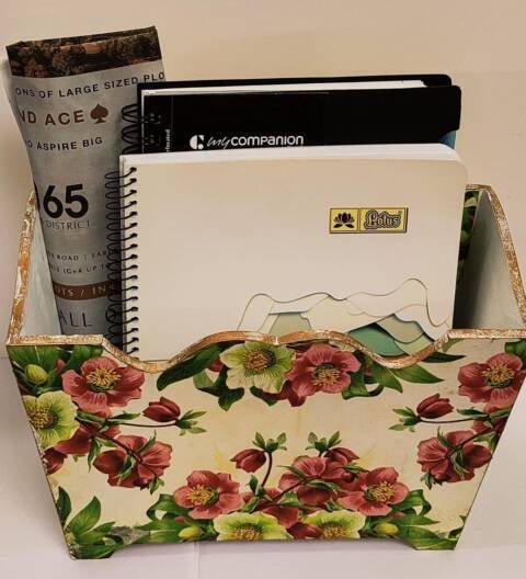 Laizy Daizy Handcrafted Magazine Organizer Rack